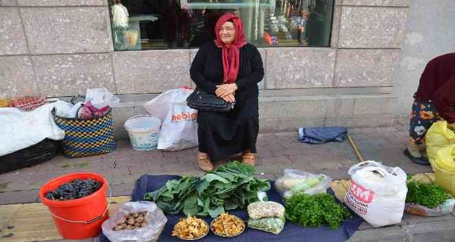 Kyl kadnlar  retiyor, hem de satyor