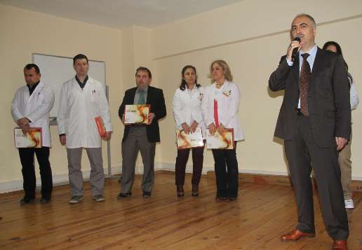 VAL KARAHAN'DAN RENCLERE TAVSYE