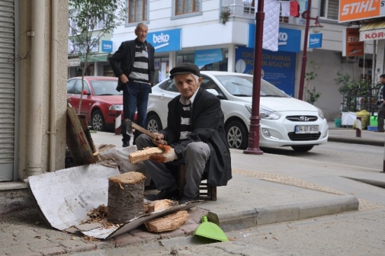 52 Senedir ra Satarak Geiniyor