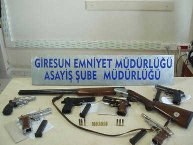Ylba gecesi silah skarak giren 6 kiiyi gzaltnda