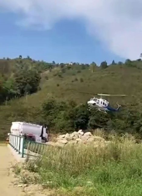 Giresun’da son günlerde sık sık görülen mavi-beyaz renkli bir helikopter,